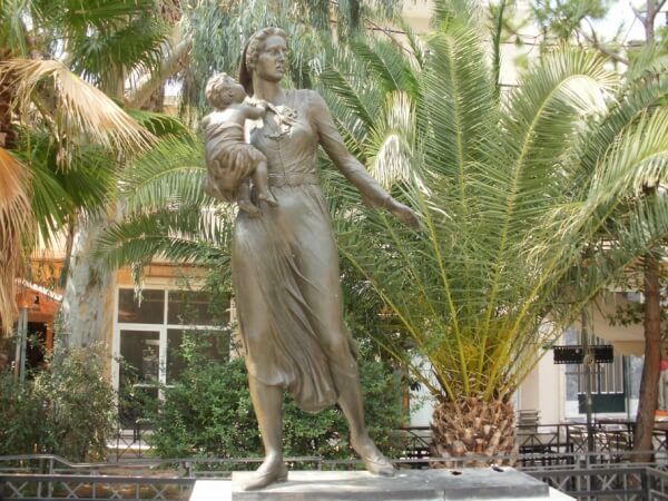 ΒΑΝΔΑΛΙΣΜΟΣ ΣΤΟ ΑΓΑΛΜΑ ΤΗΣ &quot;ΜΙΚΡΑΣΙΑΤΙΣΣΑΣ ΜΑΝΑΣ&quot; ΣΤΗΝ ΕΥΓΕΝΕΙΑ