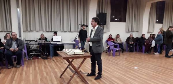 ΜΕ ΚΟΣΜΟ ΚΑΙ ΕΚΠΛΗΞΕΙΣ Η ΚΟΠΗ ΠΙΤΑΣ ΤΩΝ ΚΑΛΛΙΤΕΧΝΙΚΩΝ ΤΜΗΜΑΤΩΝ ΤΟΥ ΔΗΜΟΥ