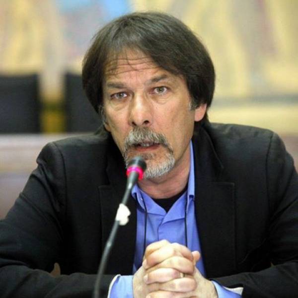 ΟΙ ΕΚΠΑΙΔΕΥΤΙΚΟΙ ΣΥΜΠΑΡΑΣΤΕΚΟΝΤΑΙ ΣΤΟΝ ΧΡ. ΒΡΕΤΤΑΚΟ