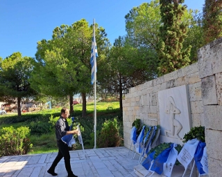ΚΑΤΑΘΕΣΗ ΣΤΕΦΑΝΟΥ ΓΙΑ ΤΗΝ ΙΣΤΟΡΙΚΗ ΕΠΕΤΕΙΟ ΤΗΣ ΜΑΧΗΣ ΤΗΣ ΗΛΕΚΤΡΙΚΗΣ